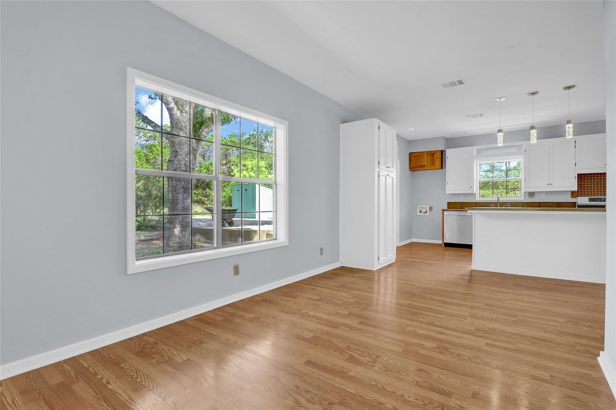 2211 Hilliard RD