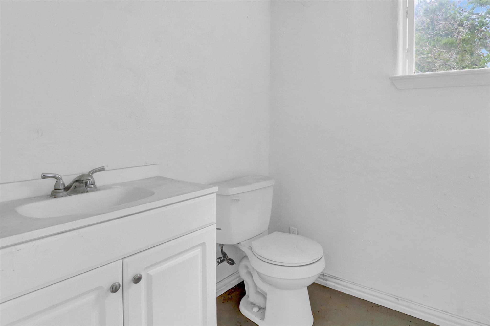 2211 Hilliard RD