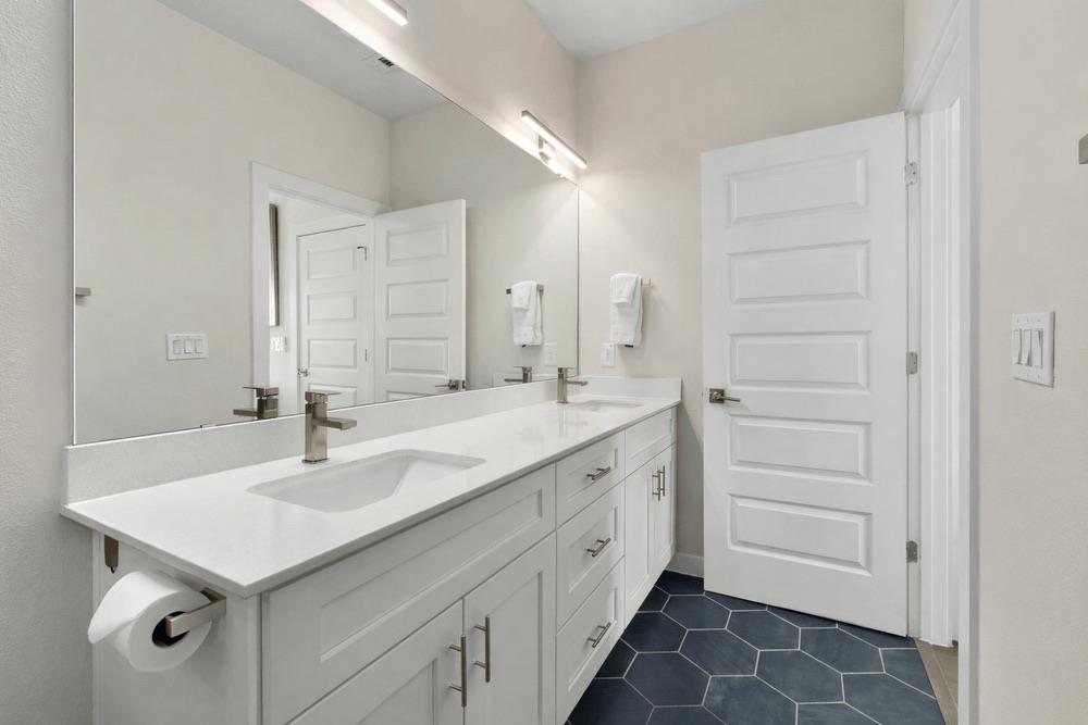 913 Valdez ST # B Unit: A & B