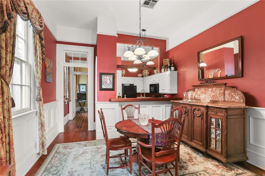 1023 ROYAL Street 1023