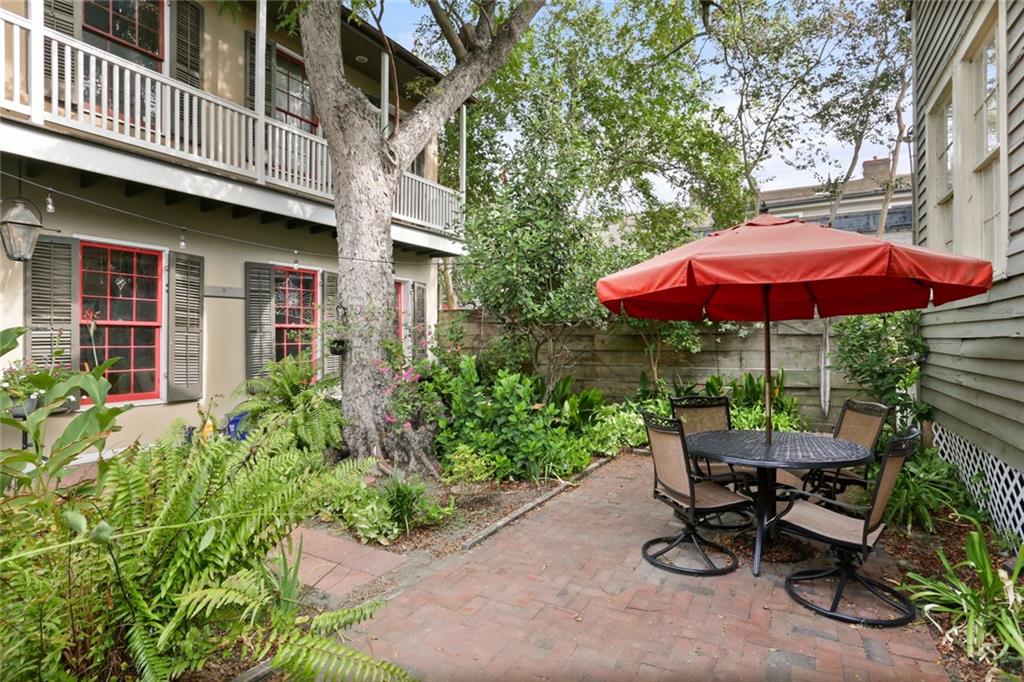 1023 ROYAL Street 1023