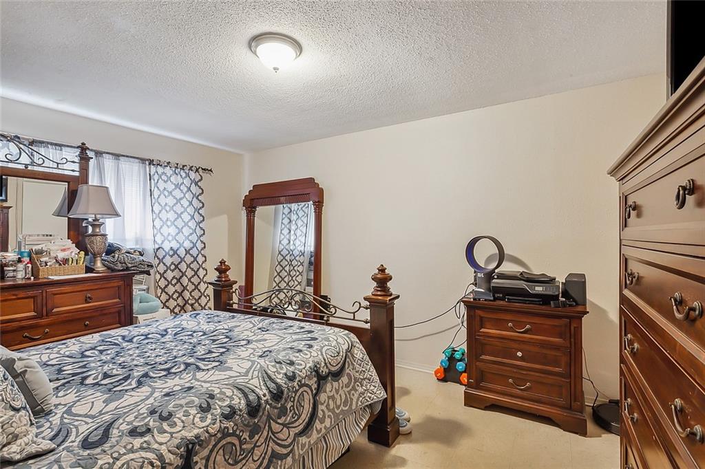 2241-2243 KRAFT Place
