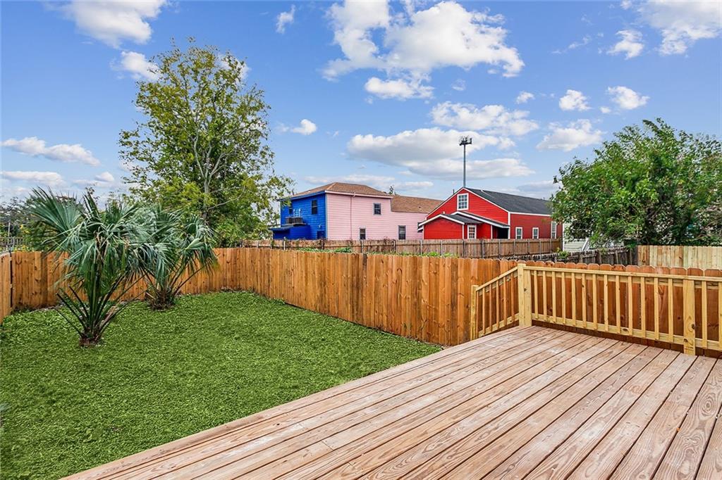 1818 N DERBIGNY Street