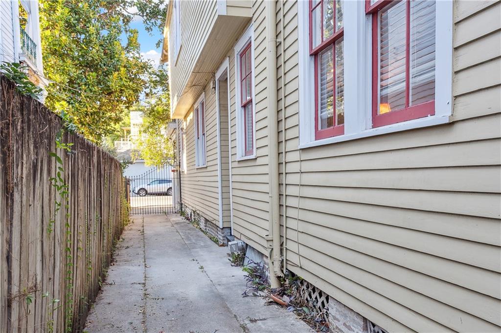 2606 08 MAGAZINE Street