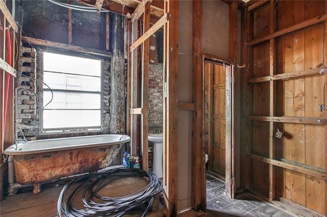 5219 DAUPHINE Street