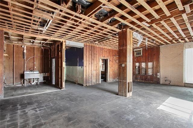 5219 DAUPHINE Street