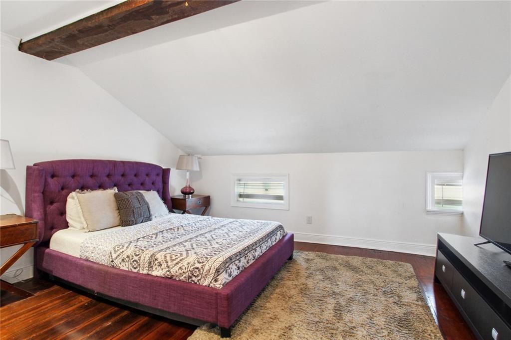 411 BURGUNDY Street 5