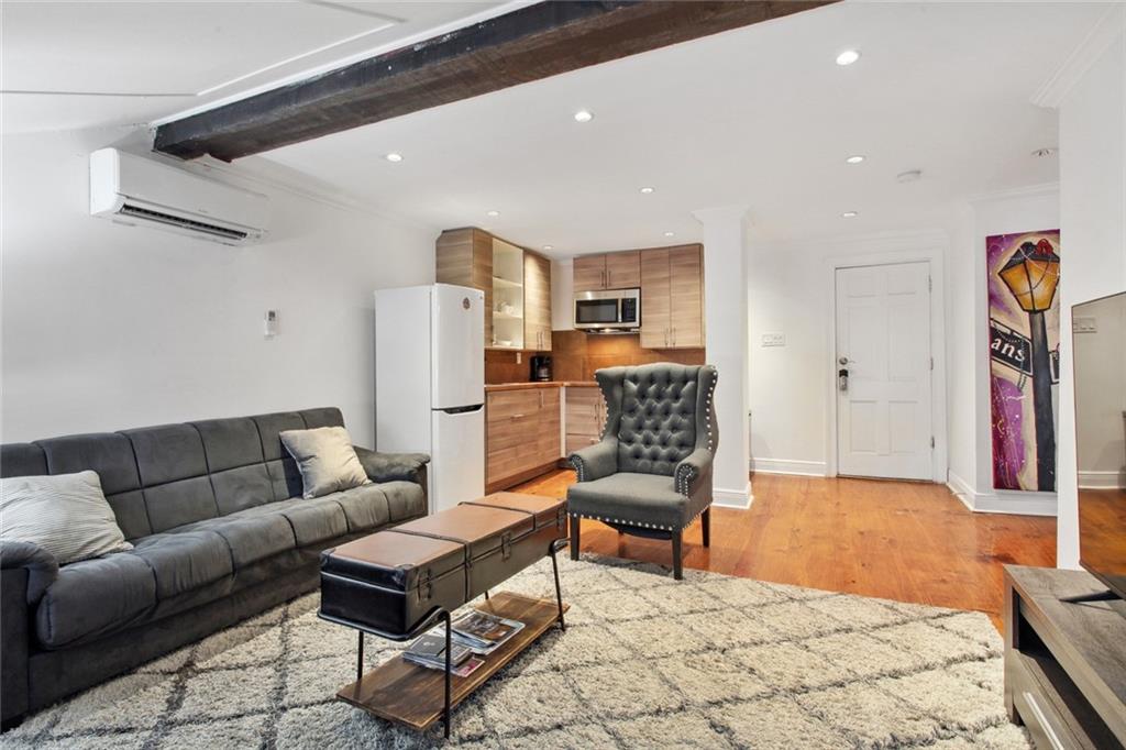 411 BURGUNDY Street 5