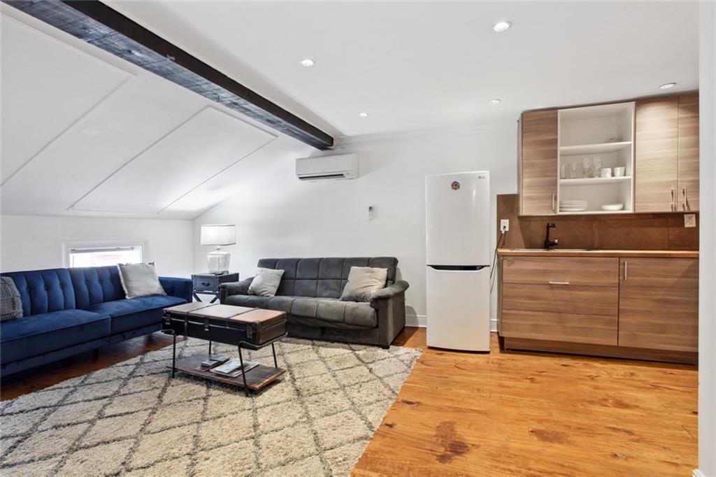 411 BURGUNDY Street 5