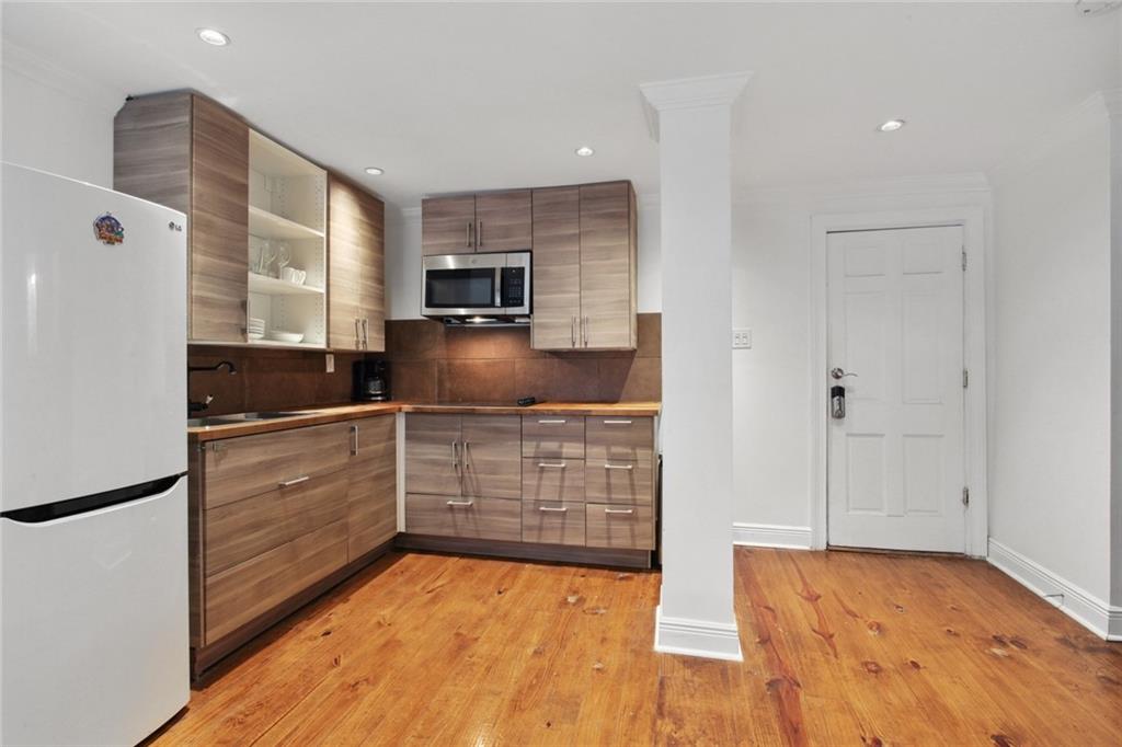 411 BURGUNDY Street 5