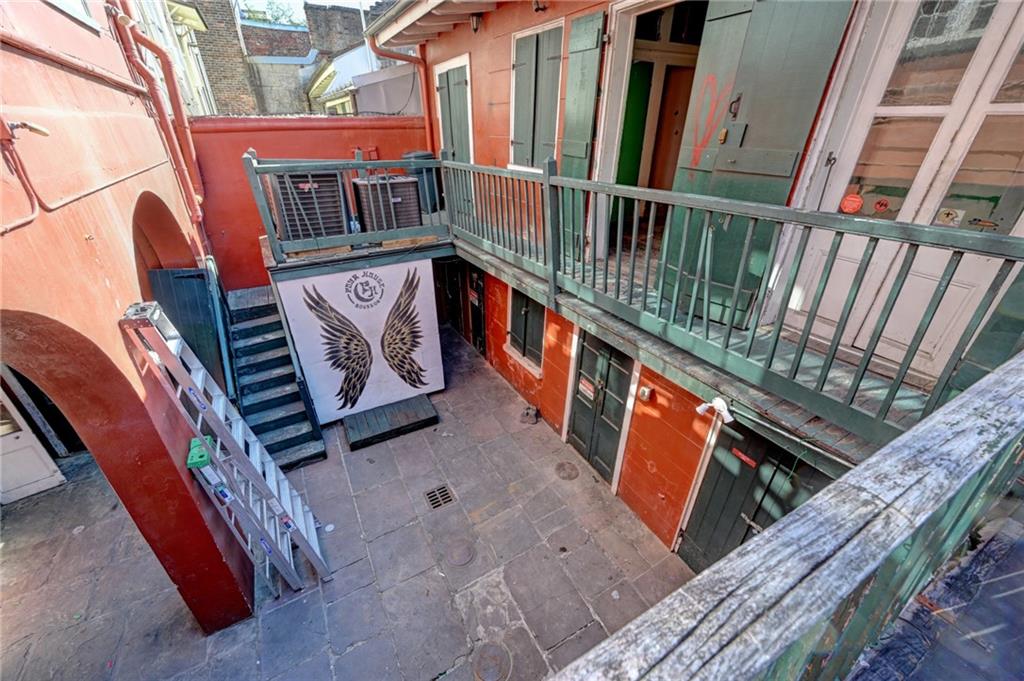 718 BOURBON Street