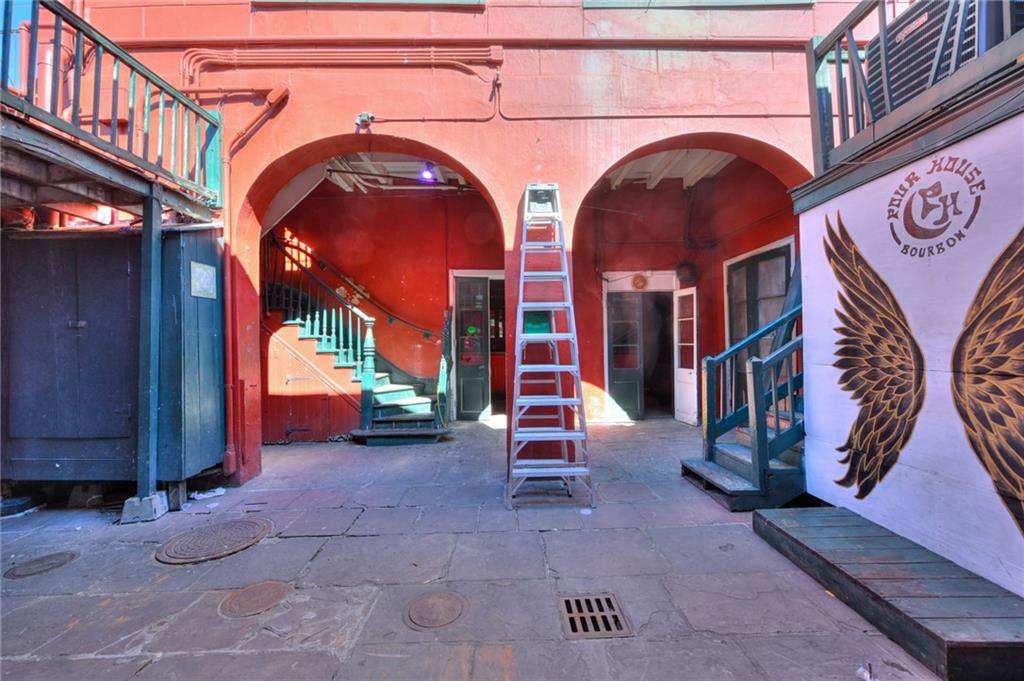 718 BOURBON Street