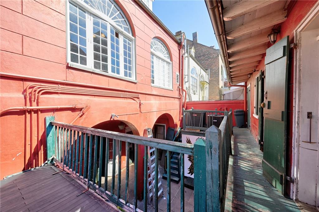 718 BOURBON Street