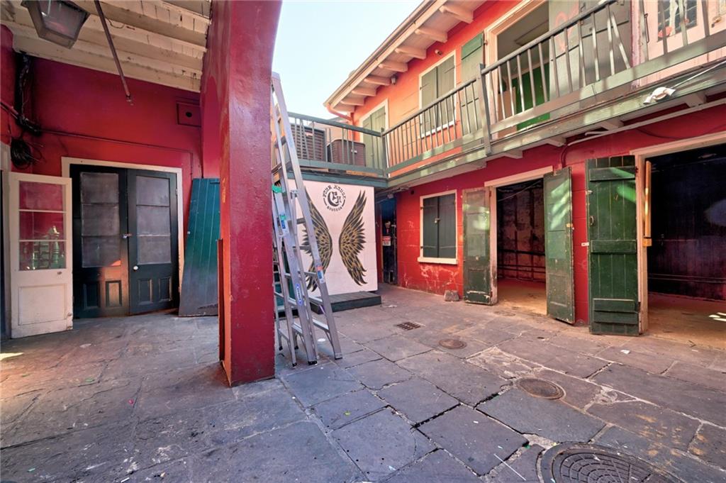 718 BOURBON Street