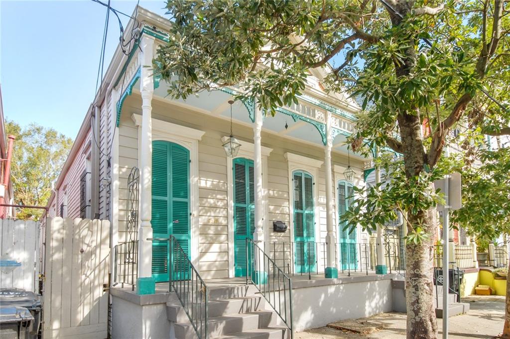 2521 BURGUNDY Street