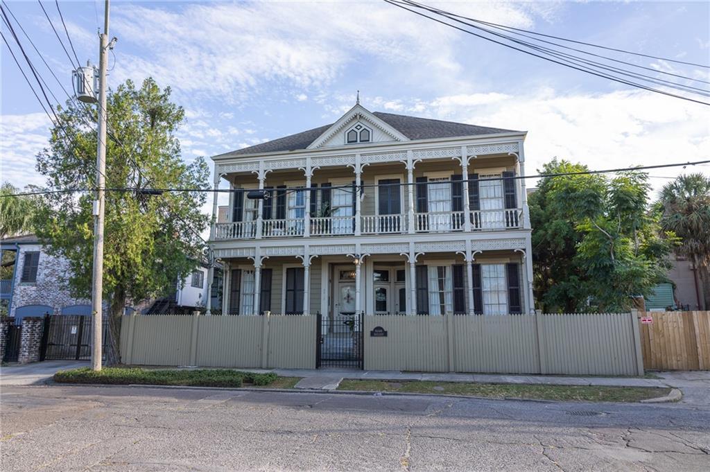 3914 CARONDELET Street B