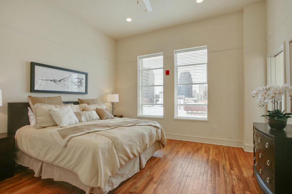833 HOWARD Avenue 500