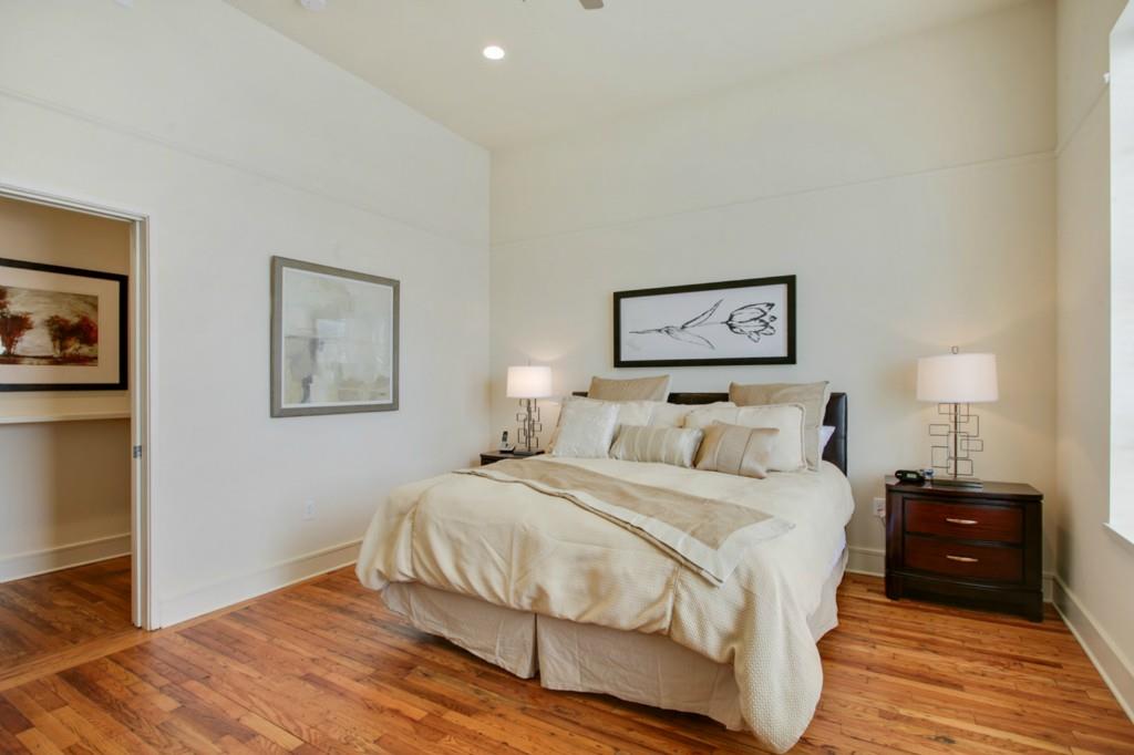 833 HOWARD Avenue 500