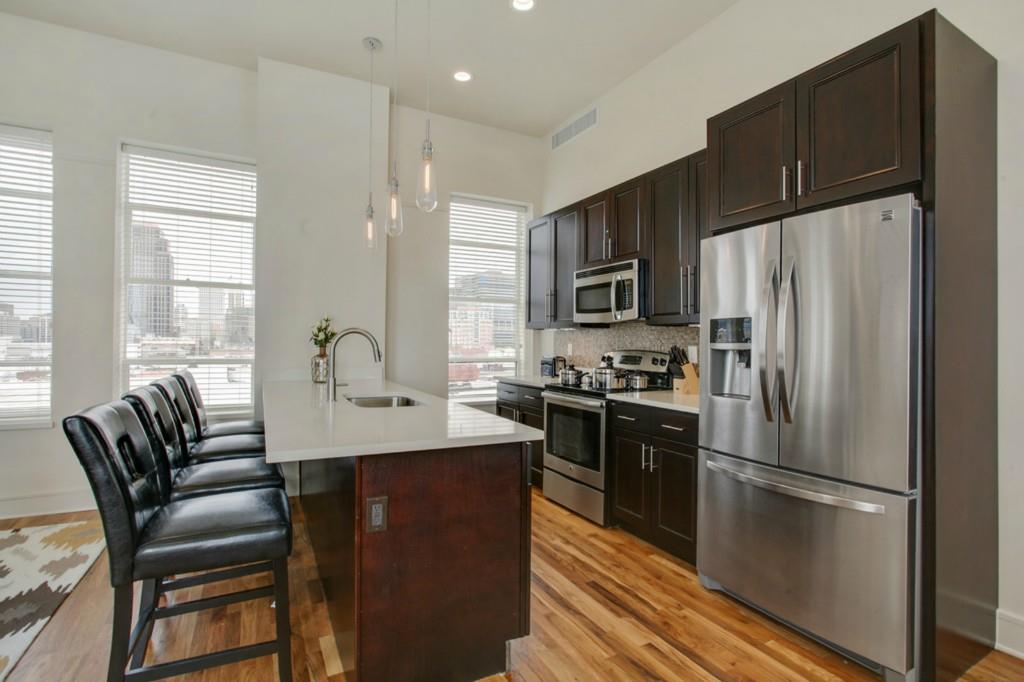 833 HOWARD Avenue 500