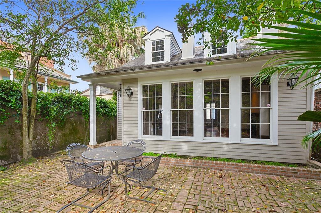 626 DAUPHINE Street Rear