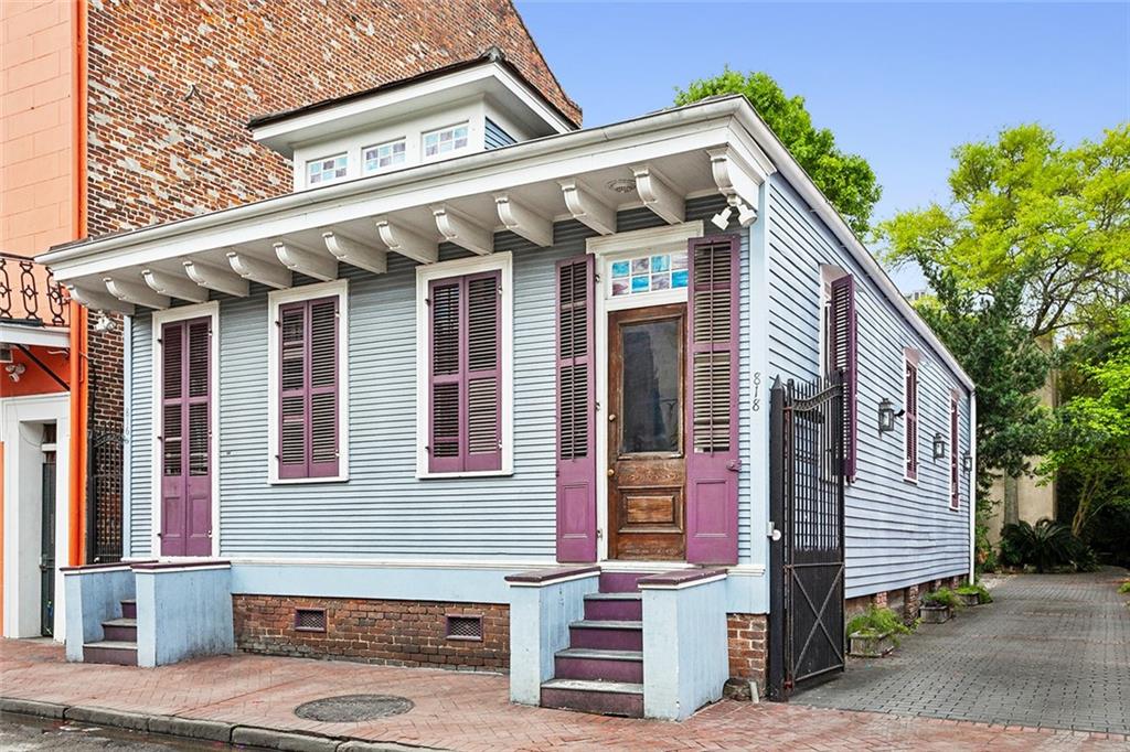 818 ST PETER Street