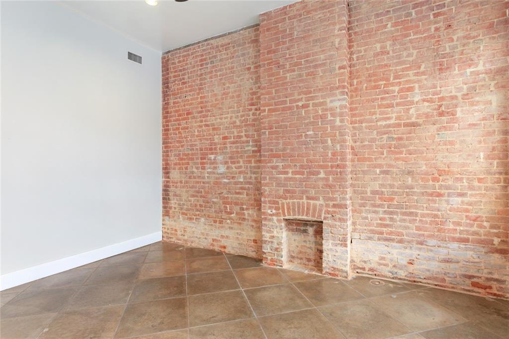 609 BARRACKS Street 1