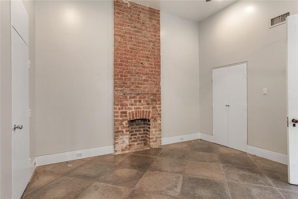 609 BARRACKS Street 1