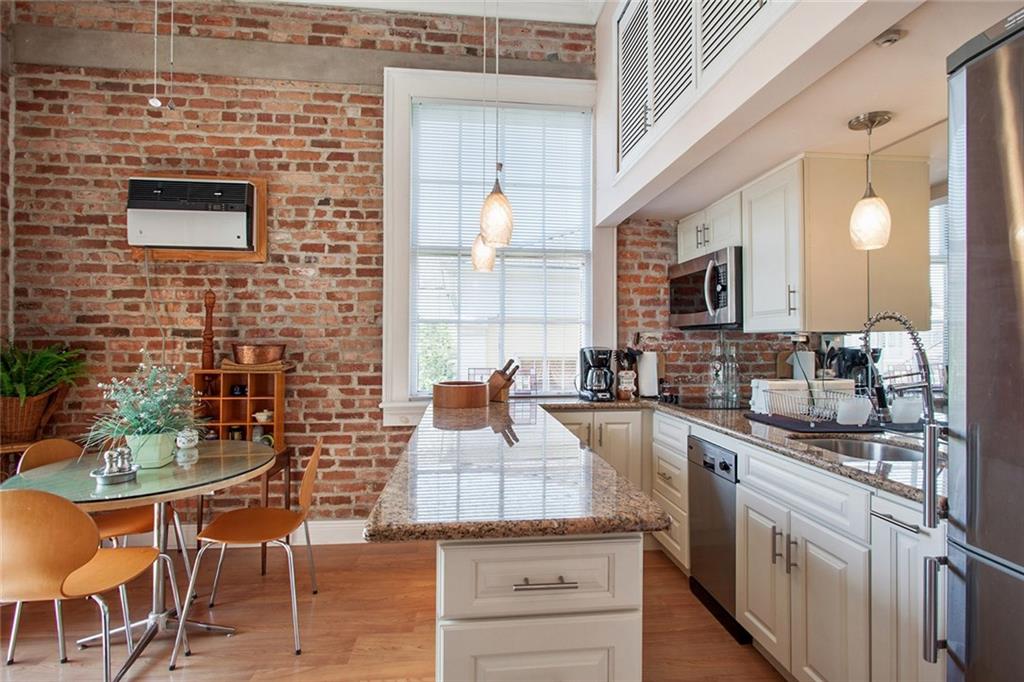 1119 CHARTRES Street 202