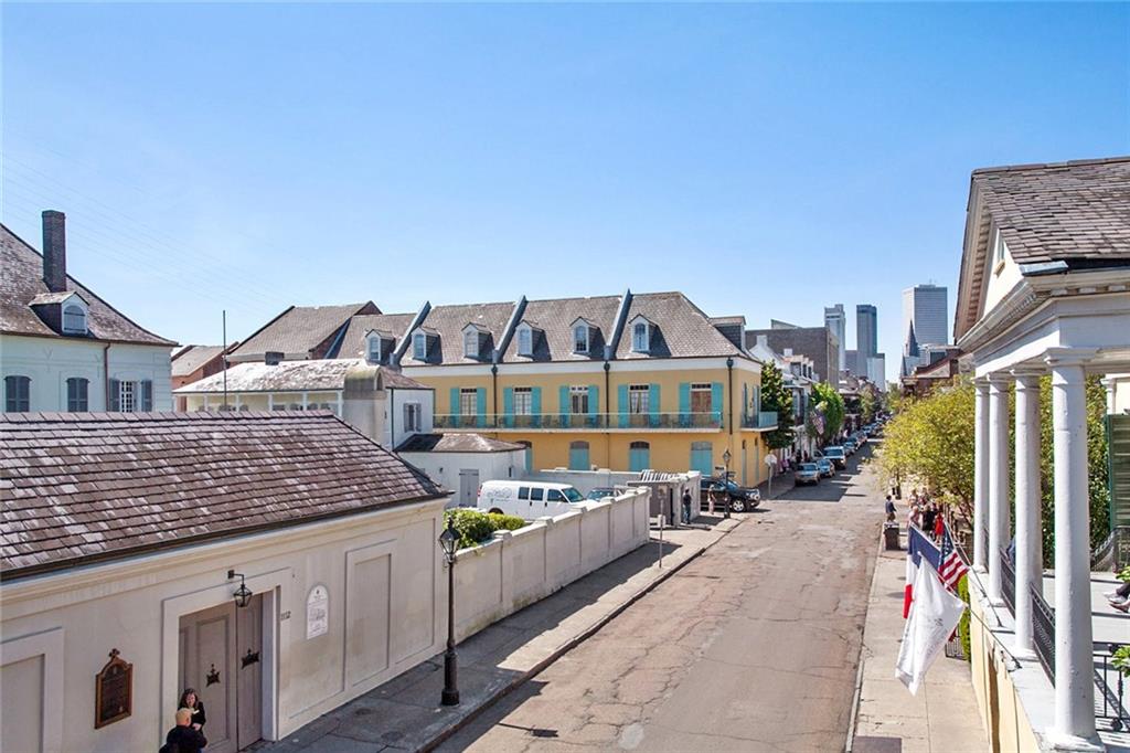 1119 CHARTRES Street 202