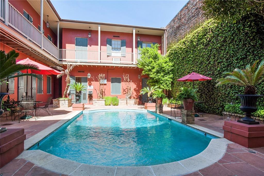 1119 CHARTRES Street 202