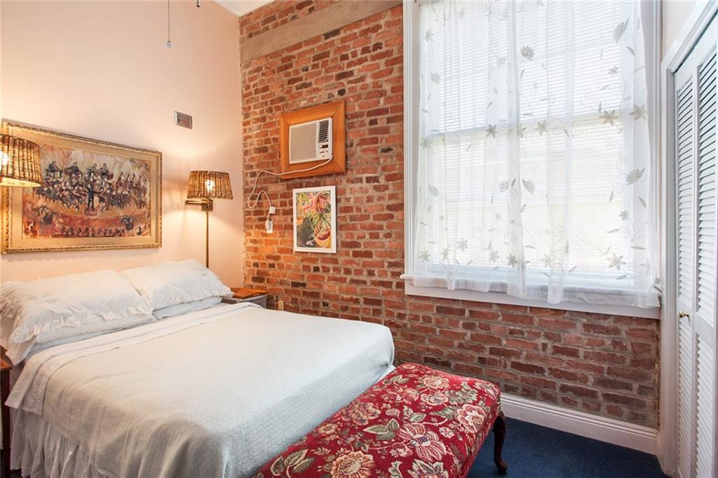 1119 CHARTRES Street 202