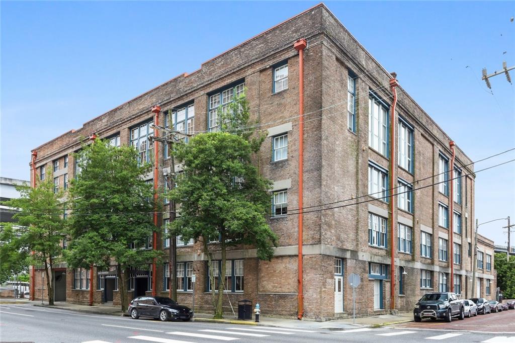 1111 S PETERS Street 109