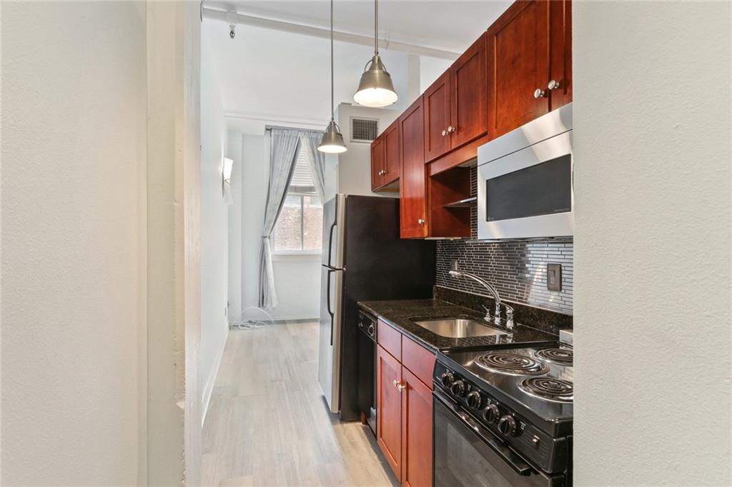 1111 S PETERS Street 109