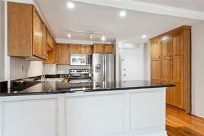 3915 ST. CHARLES Avenue 402