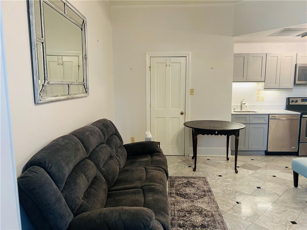 1022 ST PETER Street 102
