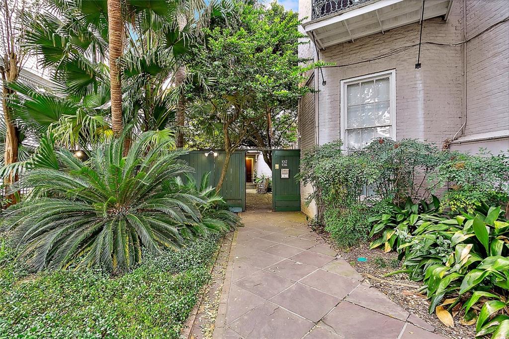 1014 ESPLANADE Avenue 10