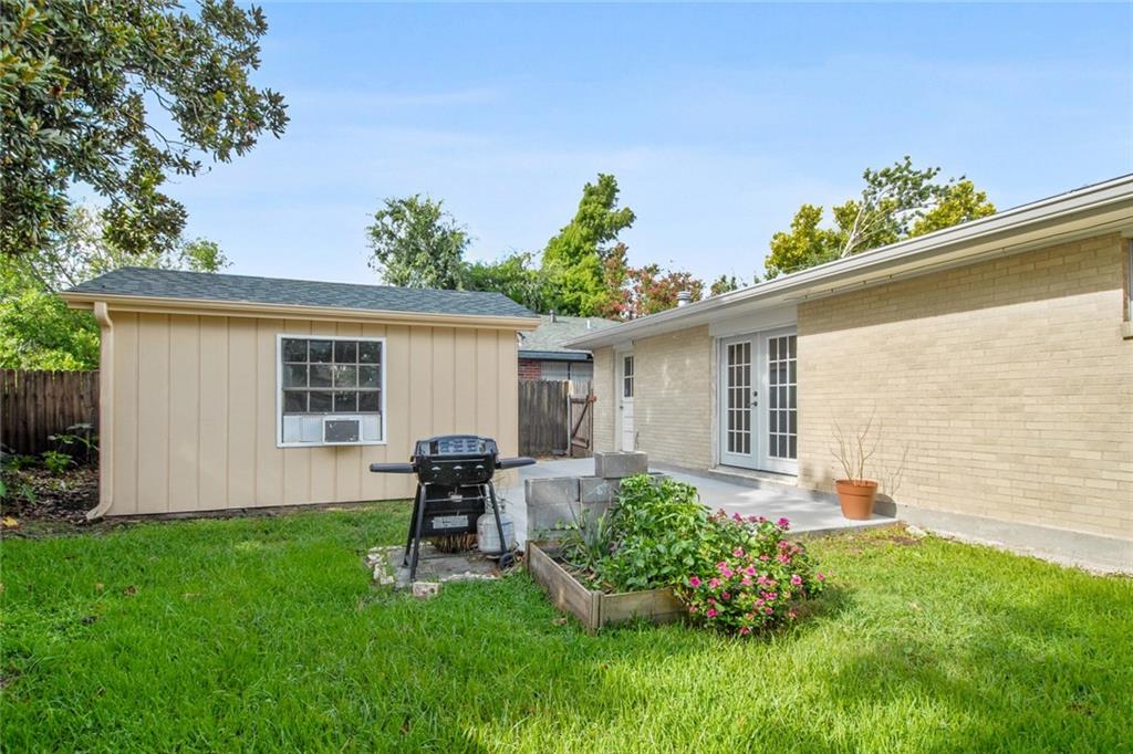 4925 BURKE Drive