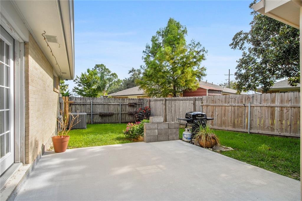 4925 BURKE Drive