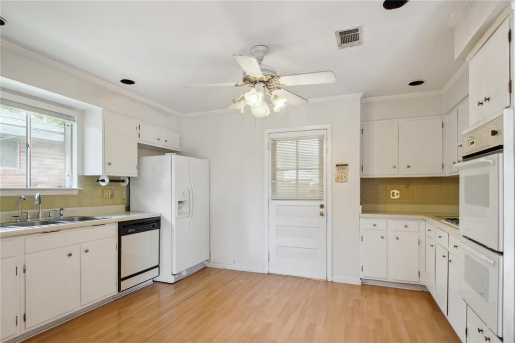4925 BURKE Drive