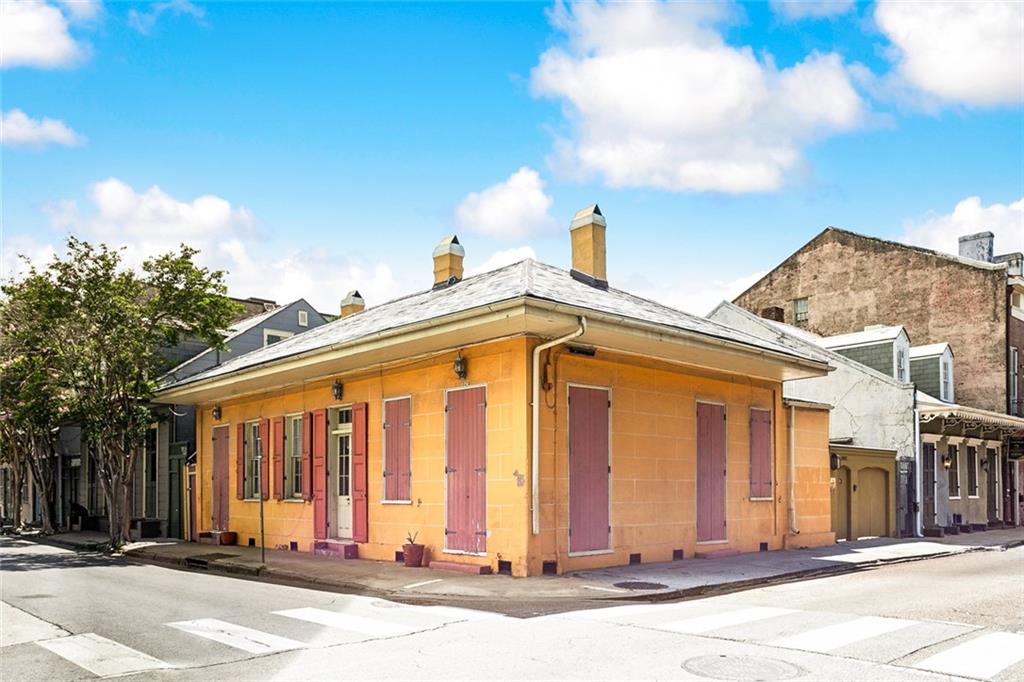 639 BURGUNDY Street