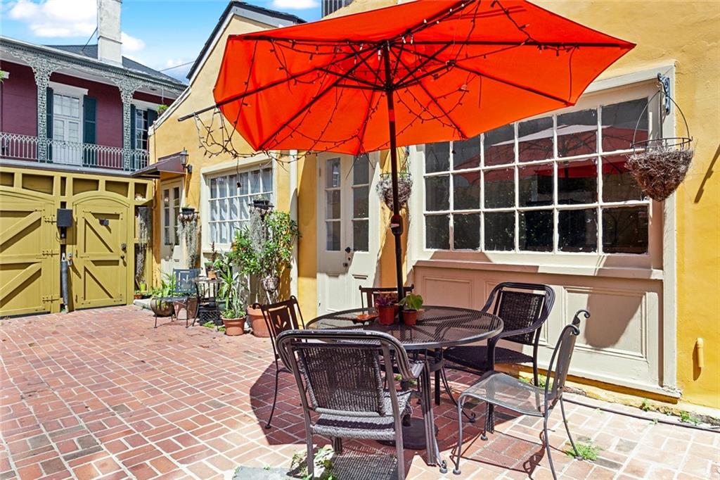 639 BURGUNDY Street