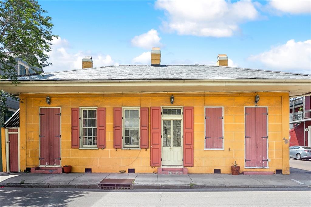 639 BURGUNDY Street