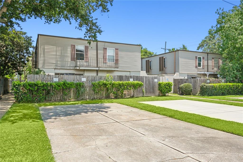 1112 LAKE Avenue