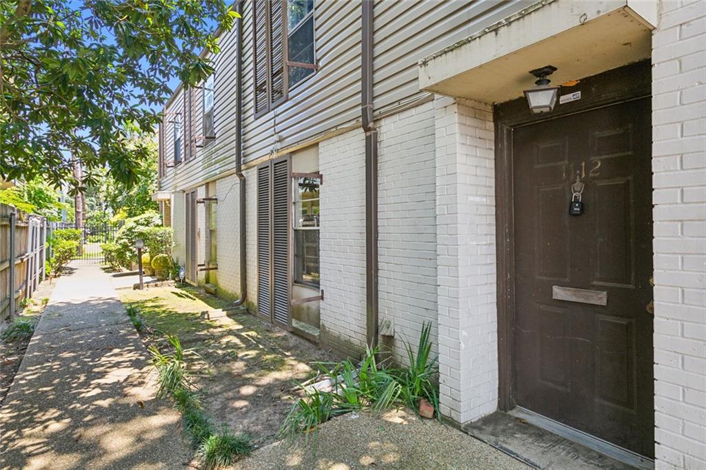 1112 LAKE Avenue