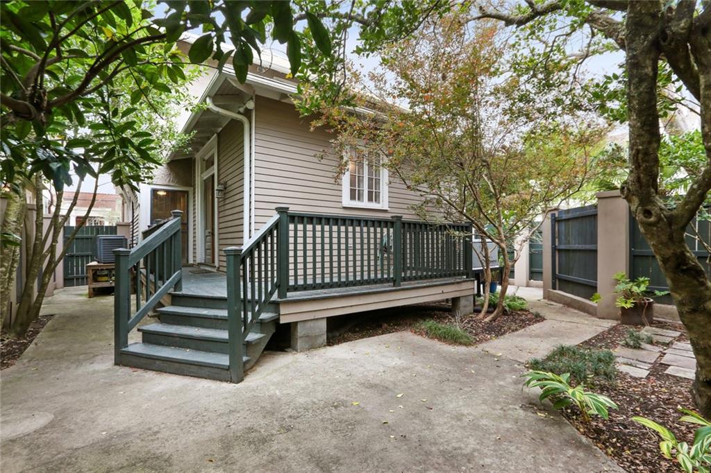 1037 FERN Street