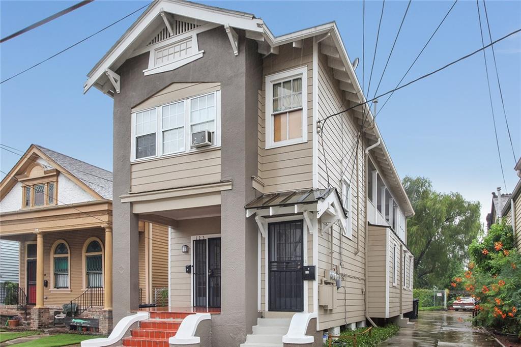 123 N SOLOMON Street Front