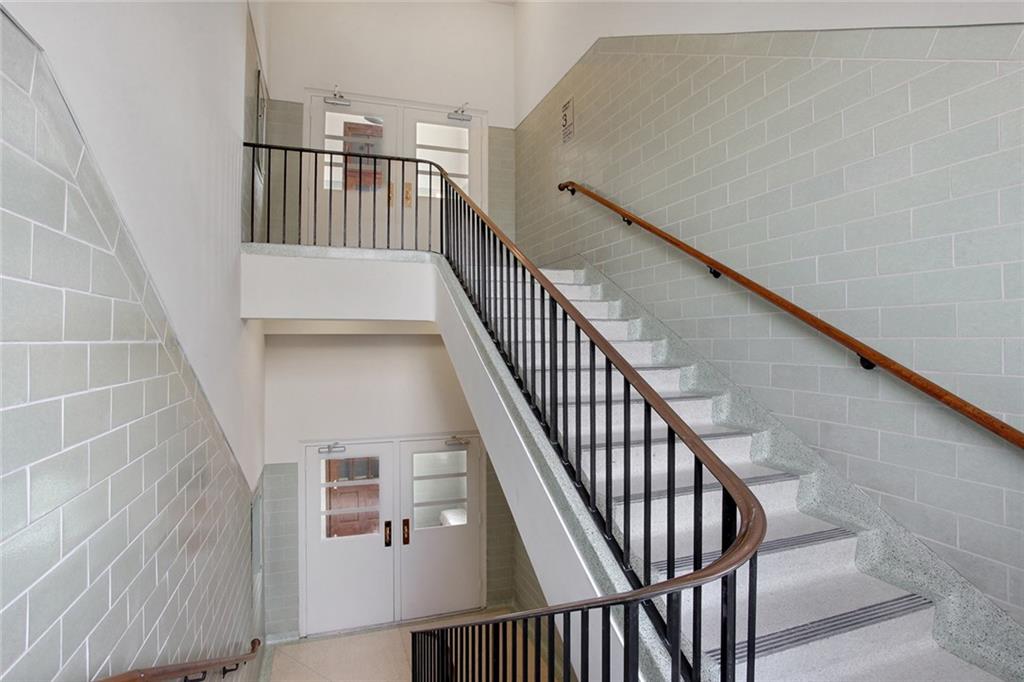 820 DAUPHINE Street 208
