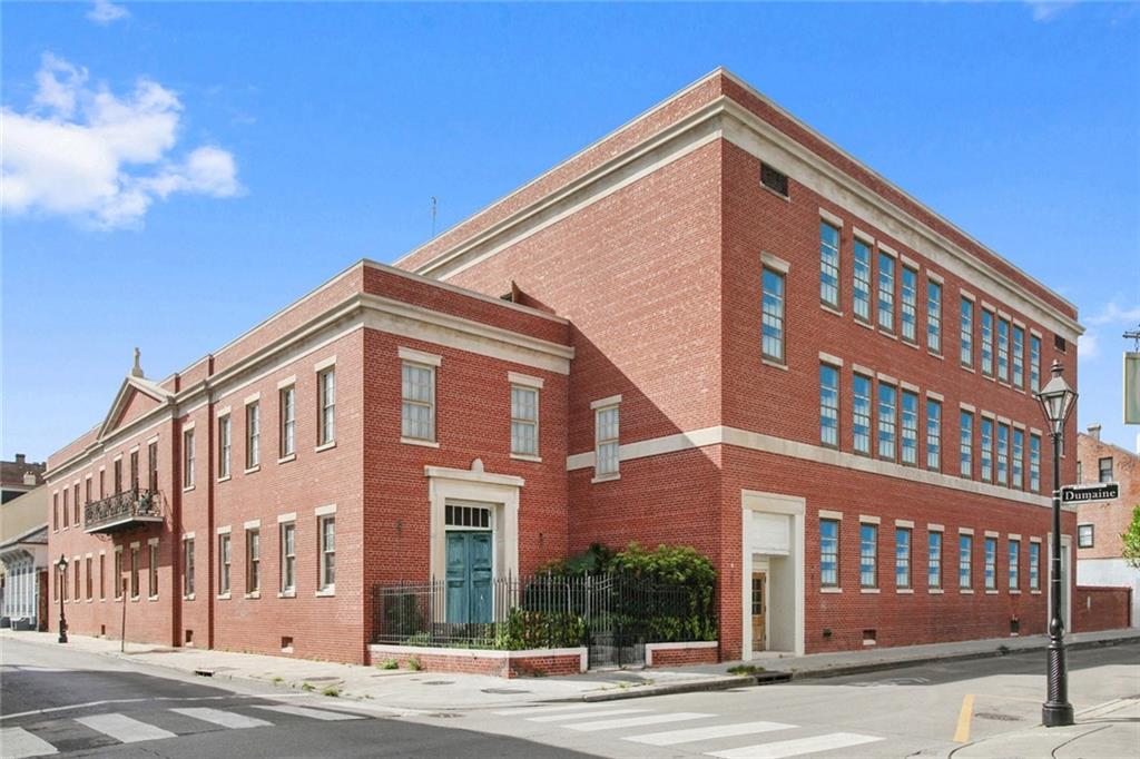 820 DAUPHINE Street 208