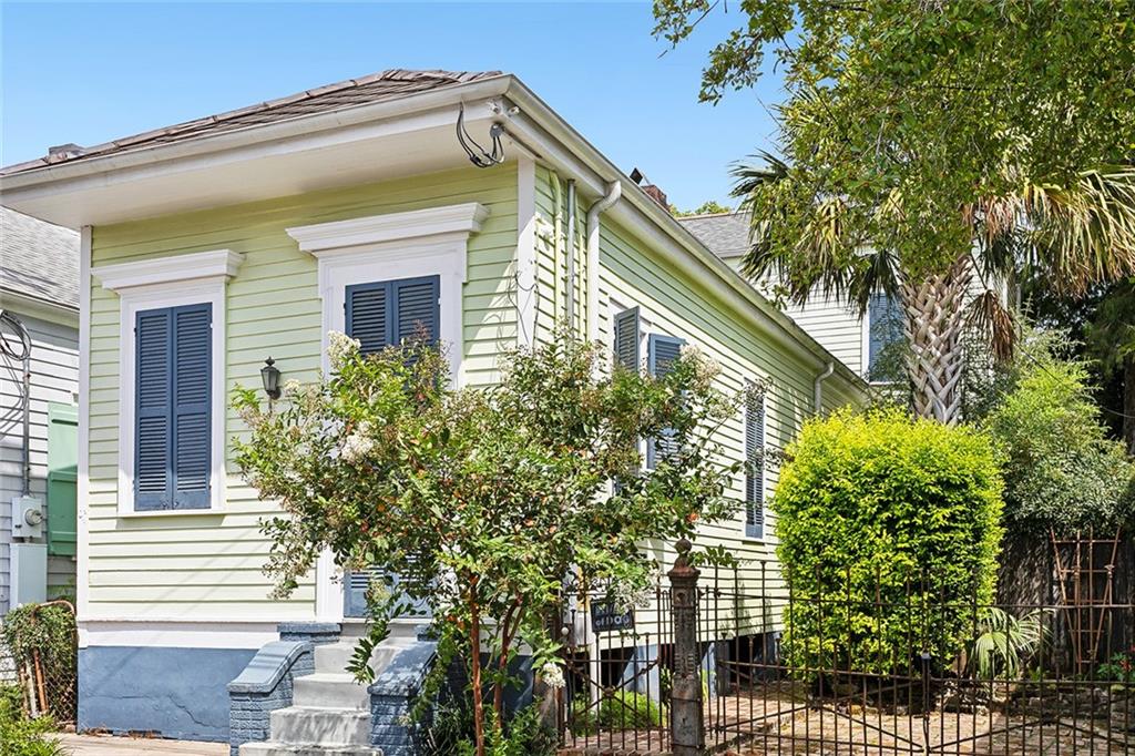 1011 PIETY Street