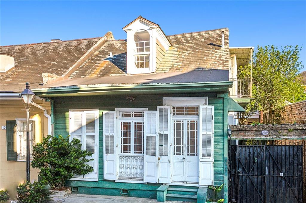 1010 BURGUNDY Street